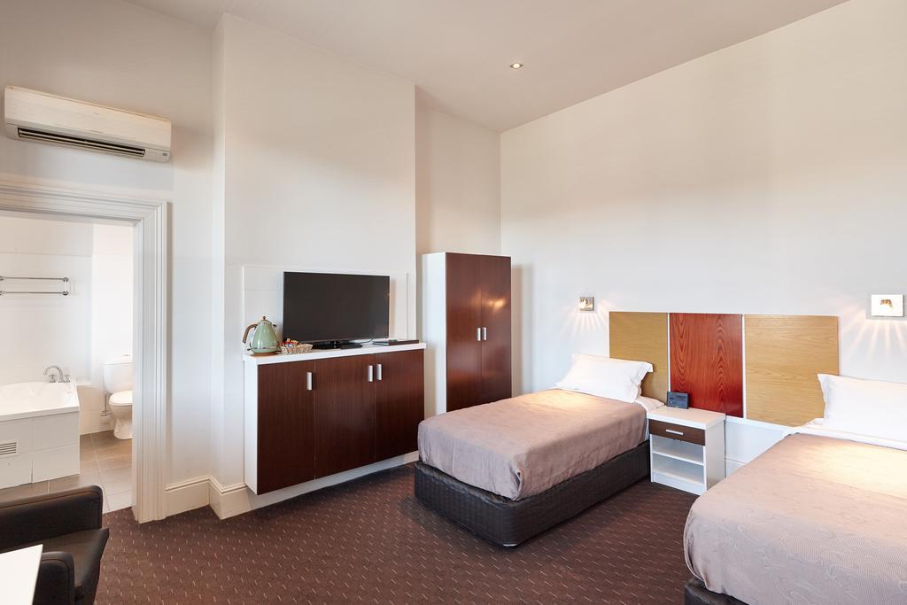 Auldington Hotel Launceston Buitenkant foto